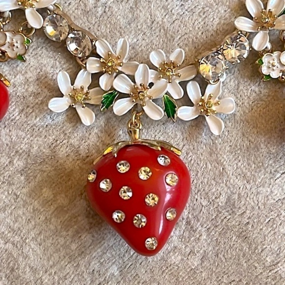 Brand New Betsey Johnson Gold Tone Strawberry Rhinestone Daisy Floral Necklace - Picture 6 of 16